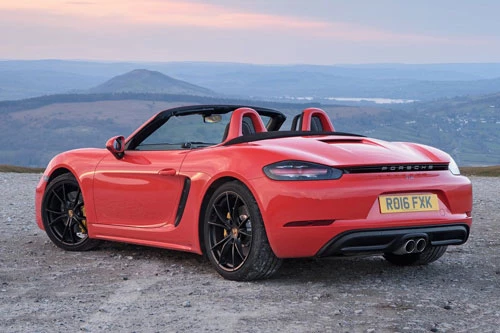 =8. Porsche 718 Boxster (8/10 điểm).