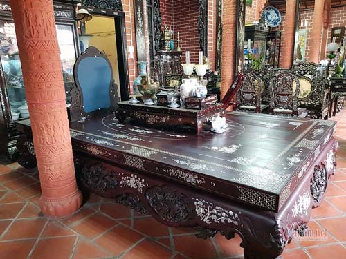 "Đột nhập" biệt phủ bằng gốm đỏ độc nhất của đại gia miền Tây