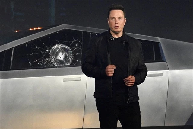 Bất chấp sự cố nứt kính, xe bán tải chống đạn của Tesla vẫn đắt khách - Ảnh 2.
