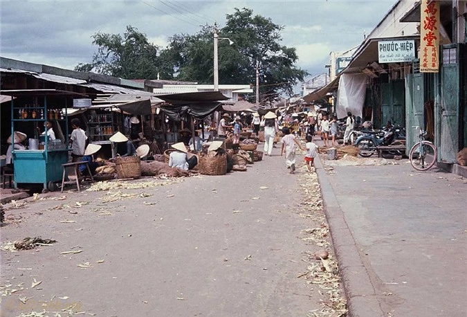 loat anh cuc sinh dong ve cho phan thiet nam 1967 hinh anh 1