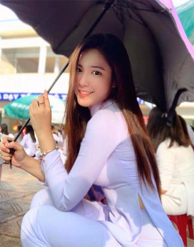 nhan sac thuc cua nu sinh chi mac ao dai cung &quot;hap dan khong tuong&quot; hinh anh 20