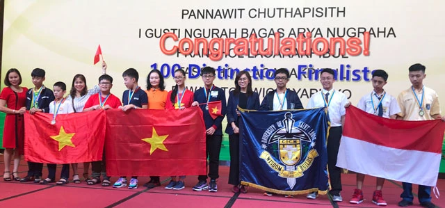 Đoàn thí sinh Việt Nam nhận giải thưởng tại Ngày hội Robothon và Wecode quốc tế 2019.