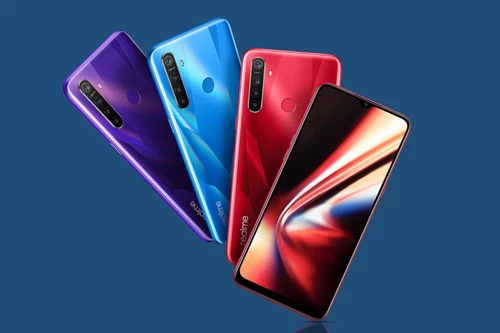 Realme 5s có 3 màu Crystal Blue, Crystal Purple và Crystal Red, lên kệ tại Ấn Độ vào ngày 29/11. Giá bán của bản ROM 64 GB là 9.999 Rupee (tương đương 3,22 triệu đồng). Phiên bản ROM 128 GB có giá 10.999 Rupee (3,54 triệu đồng).