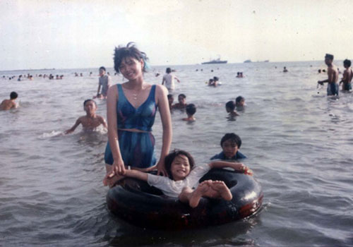 Ngỡ ngàng ảnh ngố tàu ngày bé, chưa nổi tiếng của Nhật Kim Anh