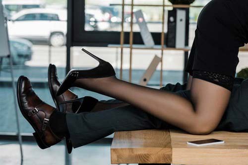 Đồng ý "tình một đêm" với đại gia kiếm tiền tỷ, cô gái gặp kết đắng