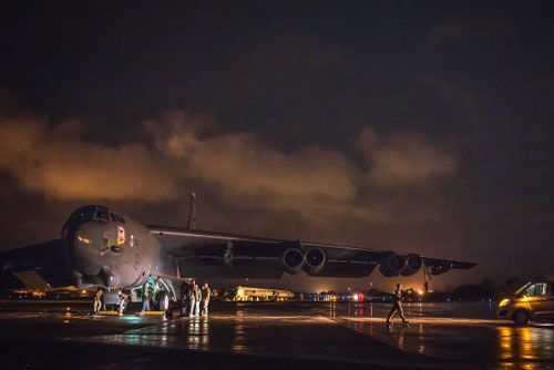 "Lượn khắp châu Âu" chán chê, dàn pháo đài bay của Mỹ làm nhiệm vụ gì?