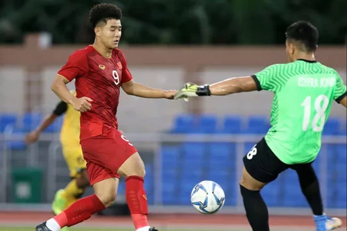Hà Đức Chinh tỏa sáng với 4 bàn thắng vào lưới U22 Brunei. Ảnh: VFF