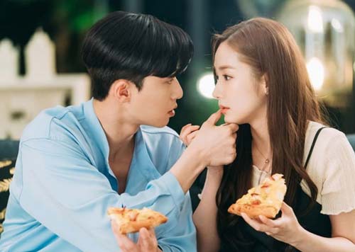 Trước giờ thành hôn, vợ tôi cởi áo cưới đưa cho người yêu cũ của tôi và bỏ đi mất dạng