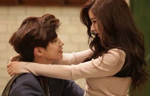 Đêm tân hôn, bóc chiếc phong bì mừng "sộp" chồng tát vợ cú trời giáng vì sự thật cay đắng