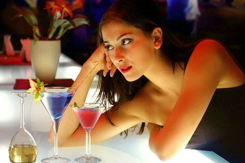 Cái gì úp xuống thì đầy, ngửa lên thì rỗng?