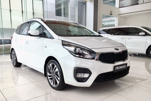 Kia Rondo giảm giá 15 triệu, đối đầu Mitsubishi Xpander, Suzuki Ertiga