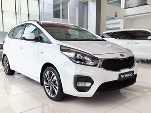 Kia Rondo giảm giá 15 triệu, đối đầu Mitsubishi Xpander, Suzuki Ertiga