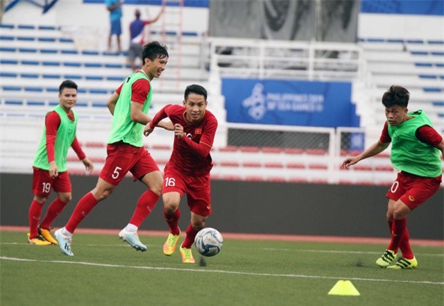 Quang Hải, Hùng Dũng ra sân tập, sẵn sàng thi đấu với U22 Lào - Ảnh 10. Quang Hải, Hùng Dũng ra sân tập, sẵn sàng thi đấu với U22 Lào - Ảnh 10.