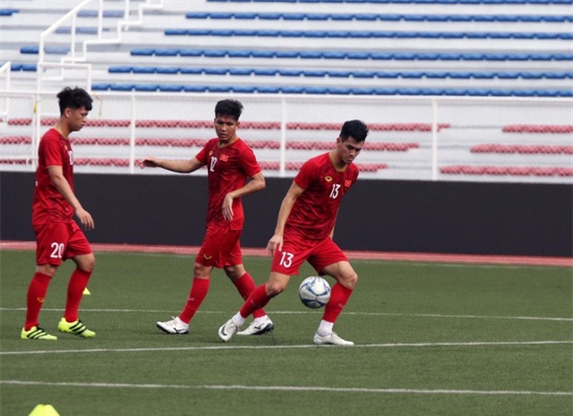 Quang Hải, Hùng Dũng ra sân tập, sẵn sàng thi đấu với U22 Lào - Ảnh 4. Quang Hải, Hùng Dũng ra sân tập, sẵn sàng thi đấu với U22 Lào - Ảnh 4.