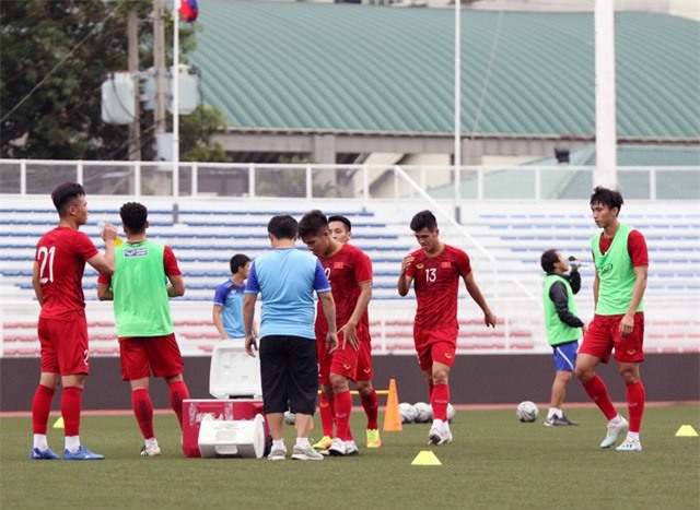Quang Hải, Hùng Dũng ra sân tập, sẵn sàng thi đấu với U22 Lào - Ảnh 6. Quang Hải, Hùng Dũng ra sân tập, sẵn sàng thi đấu với U22 Lào - Ảnh 6.