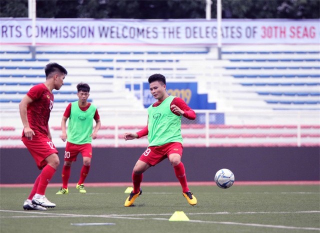 Quang Hải, Hùng Dũng ra sân tập, sẵn sàng thi đấu với U22 Lào - Ảnh 7. Quang Hải, Hùng Dũng ra sân tập, sẵn sàng thi đấu với U22 Lào - Ảnh 7.
