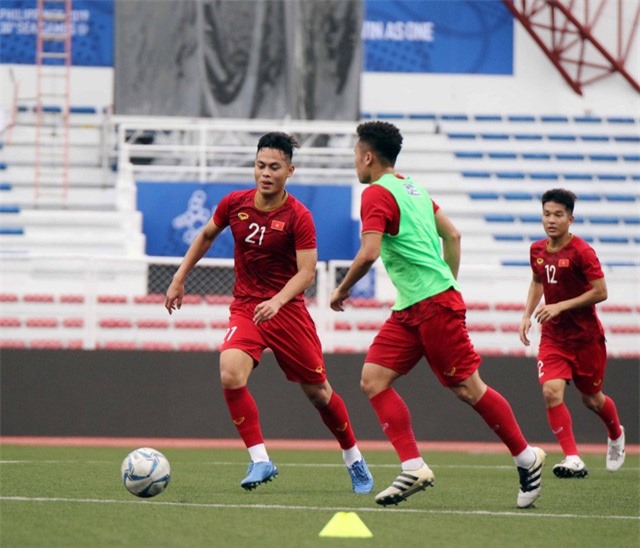 Quang Hải, Hùng Dũng ra sân tập, sẵn sàng thi đấu với U22 Lào - Ảnh 8. Quang Hải, Hùng Dũng ra sân tập, sẵn sàng thi đấu với U22 Lào - Ảnh 8.