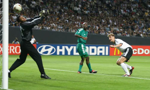 Hat-trick đánh đầu: Từ giấc mơ của Pele đến kỳ tích của Đức Chinh