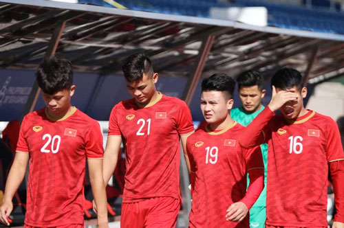 Quang Hải, Hùng Dũng ra sân tập, sẵn sàng thi đấu với U22 Lào