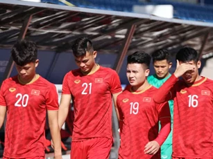 Quang Hải, Hùng Dũng ra sân tập, sẵn sàng thi đấu với U22 Lào