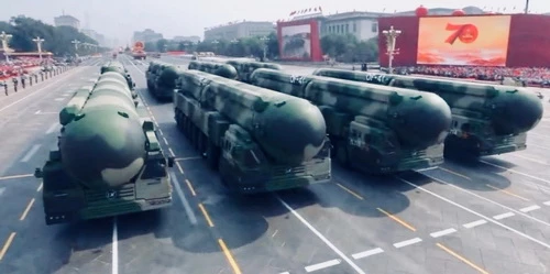 Tên lửa đạn đạo liên lục địa DF-41 của Trung Quốc trong lễ duyệt binh ngày 1/10/2019. Ảnh: CCTV.