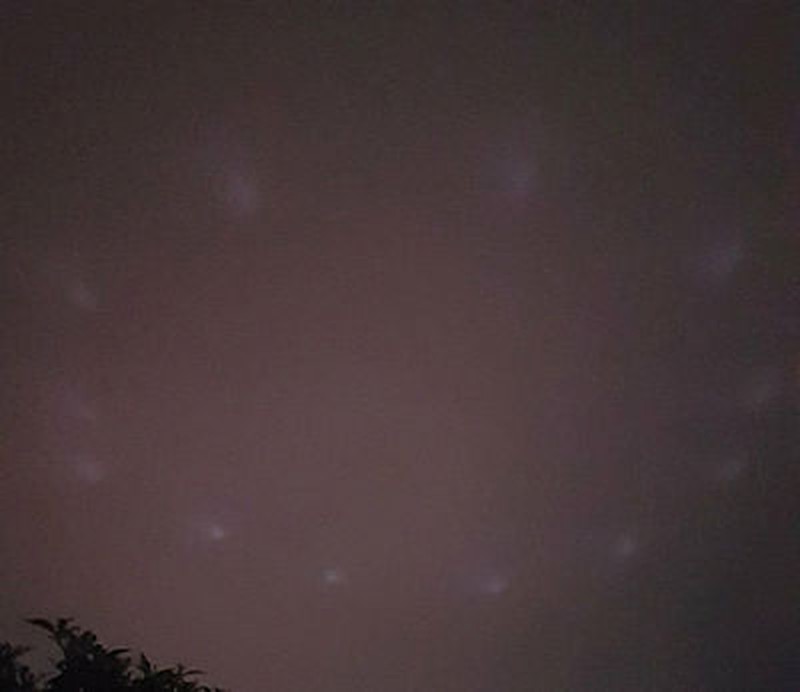 Bí ẩn vầng sáng tròn nghi UFO trên bầu trời Australia