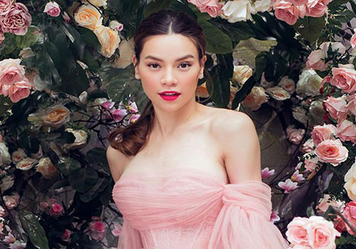 Lệ Quyên và Hồ Ngọc Hà mặc hở bạo: Ai gợi cảm hơn?