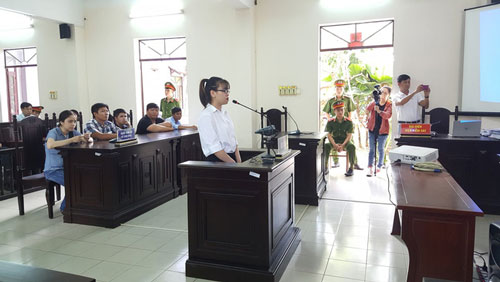 Nữ nhân viên Alibaba "đập hết cho chị" lĩnh 4 năm 6 tháng tù