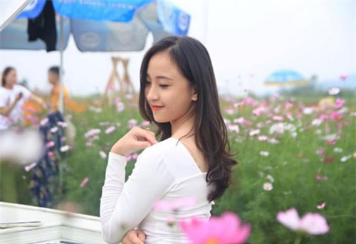Thiếu nữ xứ Nghệ bất ngờ được dân mạng quan tâm vì nhan sắc khả ái