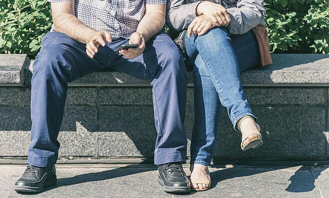 Phụ nữ nên ngồi 'dạng chân' giống đàn ông