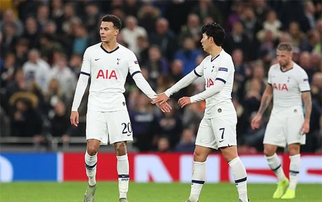 Tottenham ghi bàn ở phút bù giờ hiệp 1