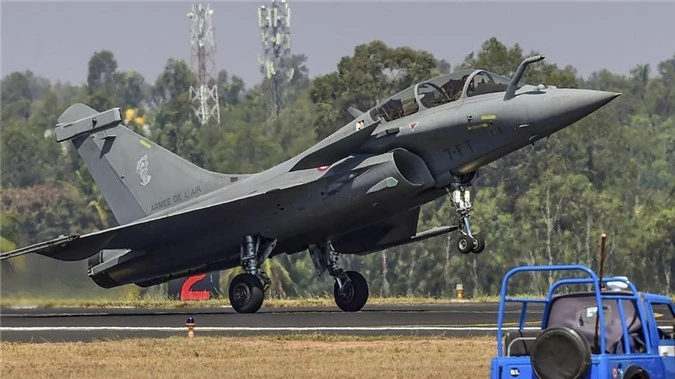 Vừa nhập biên "hàng khủng" Rafale, Ấn Độ đã định phô diễn sức mạnh - Hình 5 Vua nhap bien