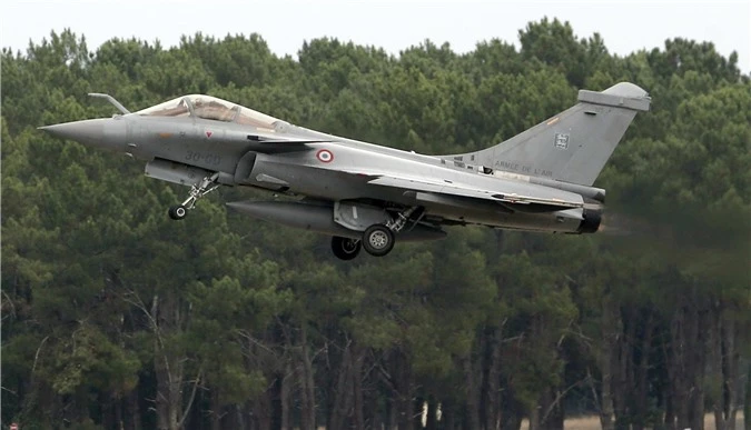 Vừa nhập biên "hàng khủng" Rafale, Ấn Độ đã định phô diễn sức mạnh - Hình 8 Vua nhap bien