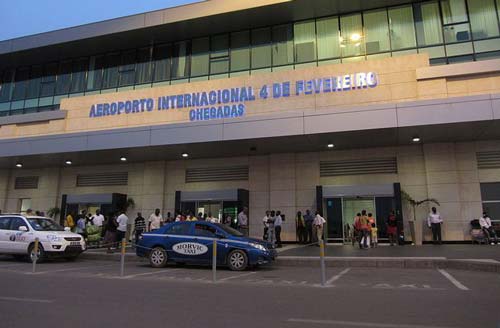 Hai người Việt bị bắt tại Angola vì giấu hơn 1 triệu USD lên máy bay