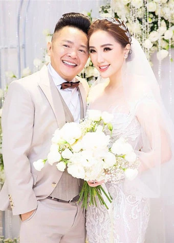 Ở tuổi 31, nữ ca sĩ Bảo Thy lên xe hoa với doanh nhân Phan Lĩnh. Cô khoe luôn được chồng cưng chiều như công chúa. Ảnh: Zing