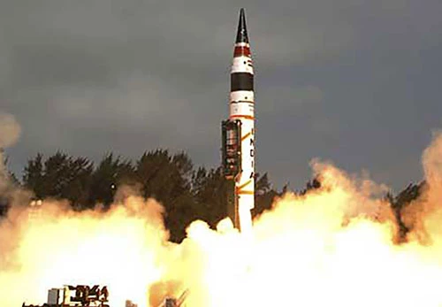 Theo đó, giới chức Ấn Độ cho biết, tên lửa hạt nhân khai hỏa lúc 19h30 (giờ địa phương), được phóng đi ở cự ly 2.000km từ bãi phóng thử nghiệm trên đảo Abdul Kalam tới mục tiêu đặt tại Vịnh Bengal.
