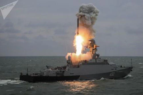 Chiến hạm Nga phóng tên lửa Kalibr.