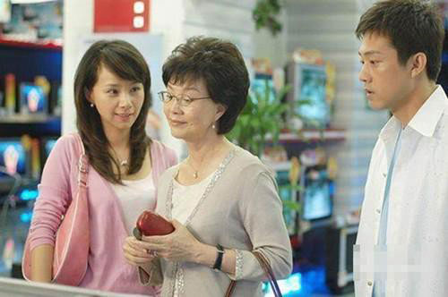 Mẹ chồng dỗi hờn vì không được đi du lịch cùng con trai và con dâu