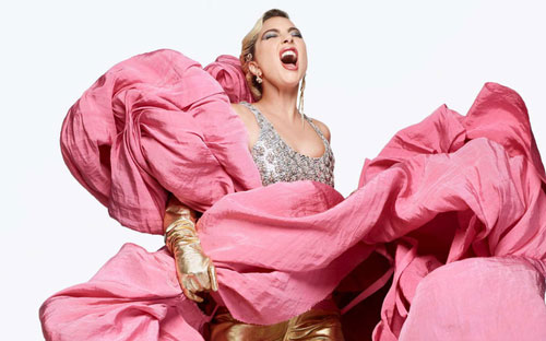 Lady Gaga: Hãy giết họ bằng lòng tốt của bạn!