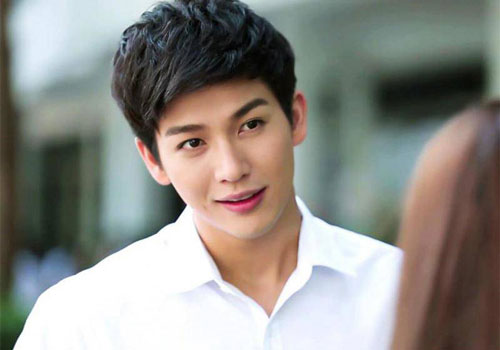 Mở quà công tác của chồng, vợ bần thần khi thấy vật nhạy cảm rơi ra