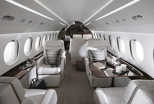 Nội thất bên trong một chiếc Falcon 8X. Ảnh: Dassault Falcon.