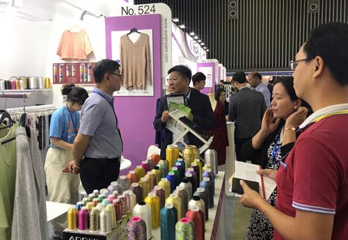 Nhiều điểm nghẽn, dệt may Việt Nam đang bất lợi ở cửa xuất khẩu?