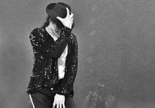 Đôi tất của Michael Jackson có thể bán được tới 35 tỷ đồng