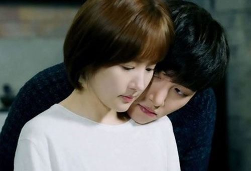 Gặp tình cũ trong ngày ra mắt em dâu, tôi rụng rời nghe em thì thầm 4 chữ