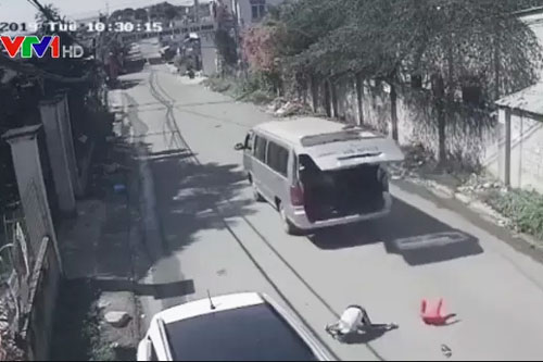 Đồng Nai: Yêu cầu xử lý nghiêm vụ xe 16 chỗ "đánh rơi" học sinh