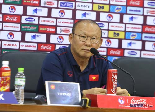 HLV Park Hang Seo: 'Đừng để U22 Lào có cơ hội đá phạt'