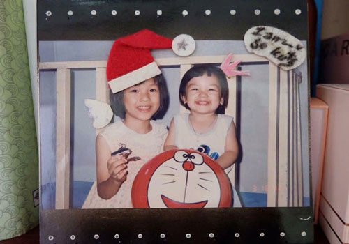 Ngắm ảnh thời thơ ấu đáng yêu của Hoàng Oanh sắp lấy chồng Tây