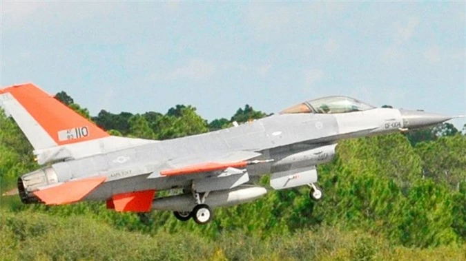 My hoan cai F-16 thanh UCAV lon nhat the gioi, bay nhanh nhu tiem kich-Hinh-10