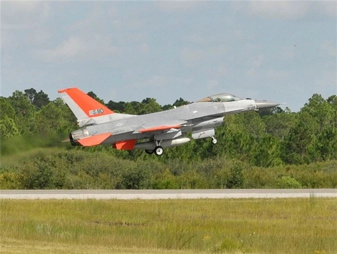 My hoan cai F-16 thanh UCAV lon nhat the gioi, bay nhanh nhu tiem kich-Hinh-3