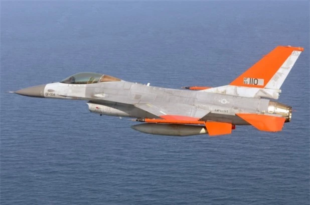 My hoan cai F-16 thanh UCAV lon nhat the gioi, bay nhanh nhu tiem kich-Hinh-5